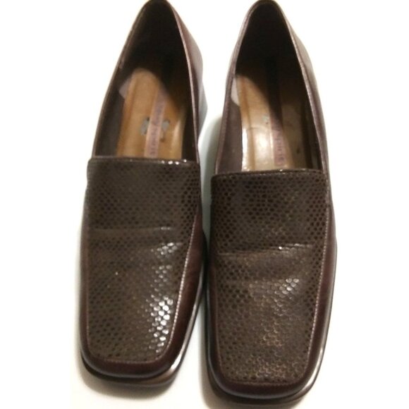 Easyspirit women's size 7.5  2A(Narrow)  brown slip-on loafers - Picture 1 of 8